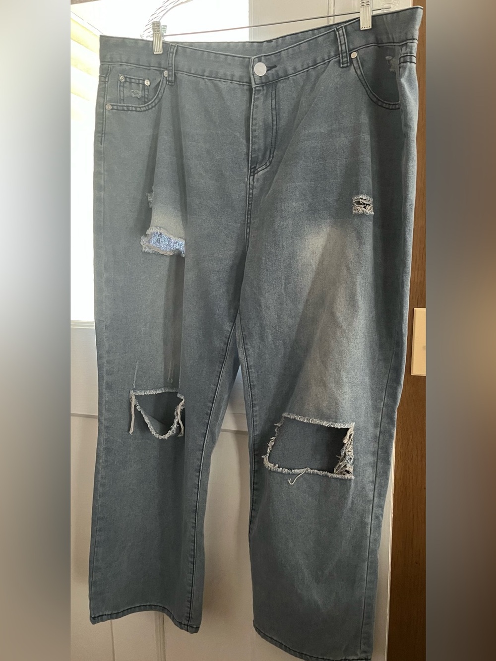 Used Women’s Distressed Ripped 5 Pocket Blue Jeans